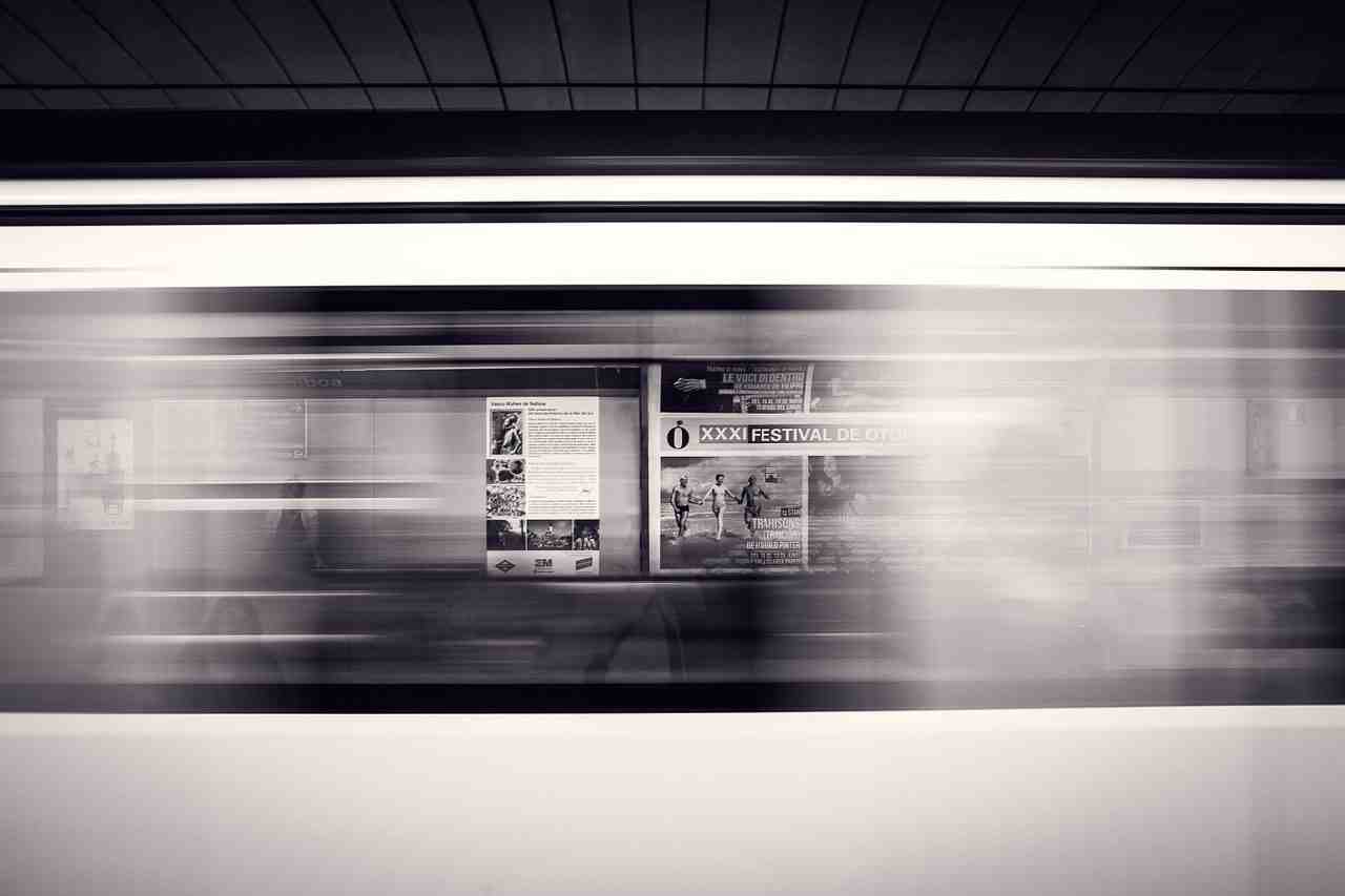 plate-forme de départ, métro, quai de la gare